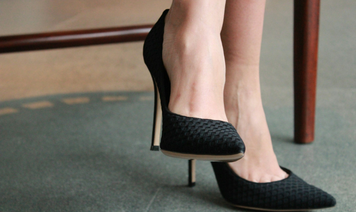 What Color Shoes to Wear with a Purple Dress Outfit Vessi Footwear