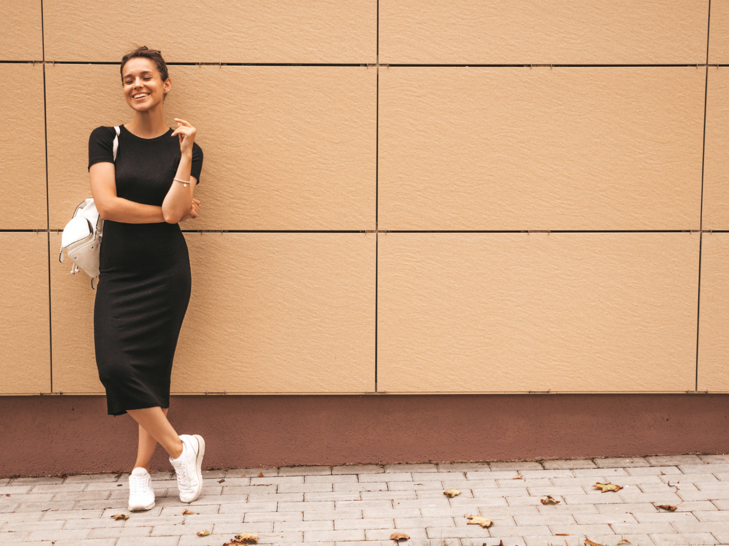 What Color Shoes to Wear with a Gold Dress: Expert Advice Vessi What Color Shoes to Wear with a Gold Dress: Expert Advice Vessi