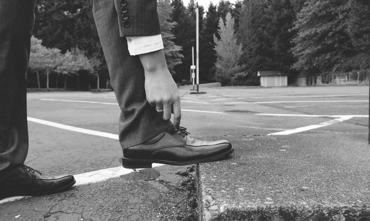 What Color Shoes to Wear with a Grey Suit for a Perfect Look