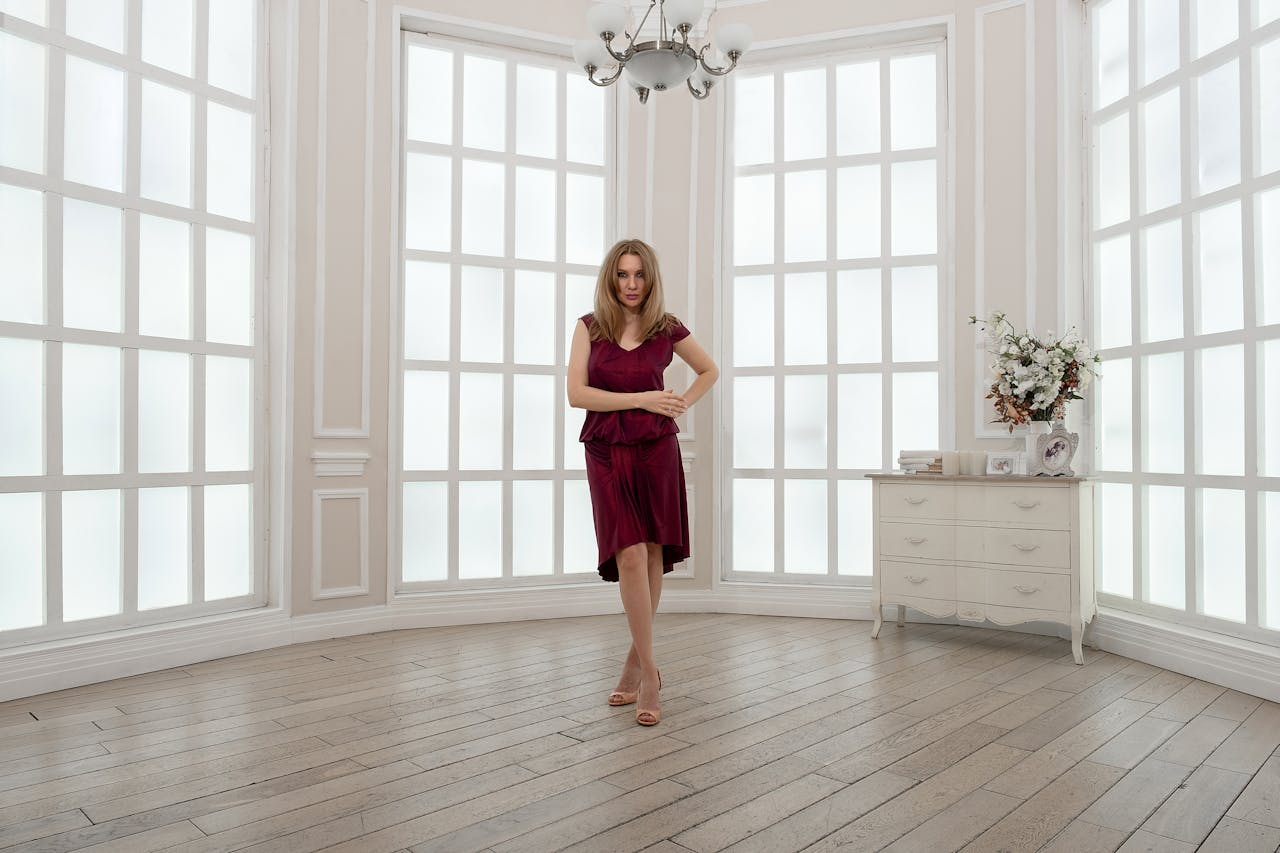 What Color Shoes with Burgundy Dress Outfit: Stylish Pairing Tips for Any Occasion