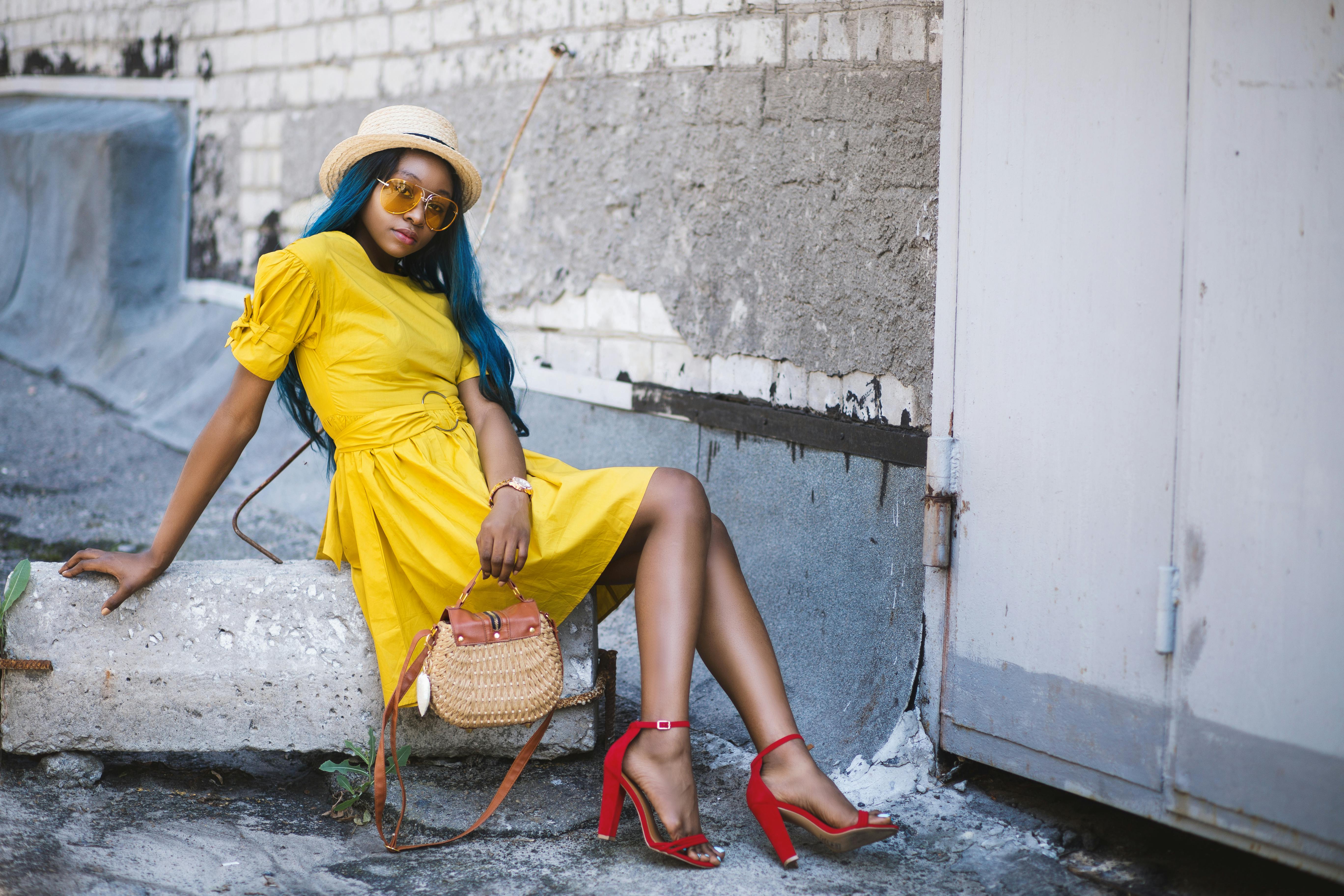 What Color Shoes for a Yellow Dress: Expert Advice