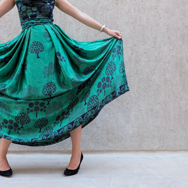 What Color Shoes with Green Dress: A Guide to Perfect Pairings Vessi What Color Shoes with Green Dress: A Guide to Perfect Pairings Vessi