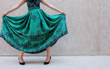 What Color Shoes with Green Dress: A Guide to Perfect Pairings – Vessi