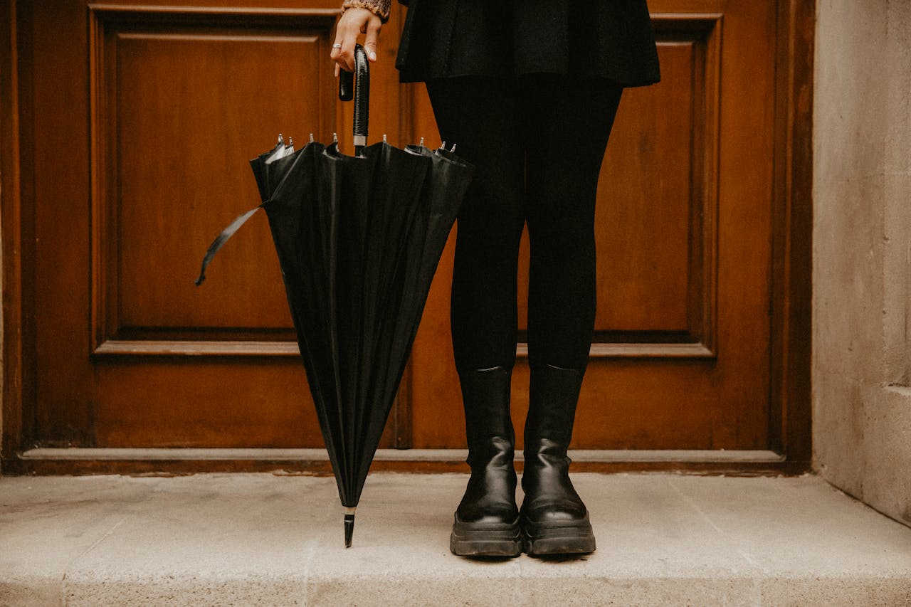 What Color Shoes with Green Dress: A Guide to Perfect Pairings Vessi What Color Shoes with Green Dress: A Guide to Perfect Pairings Vessi