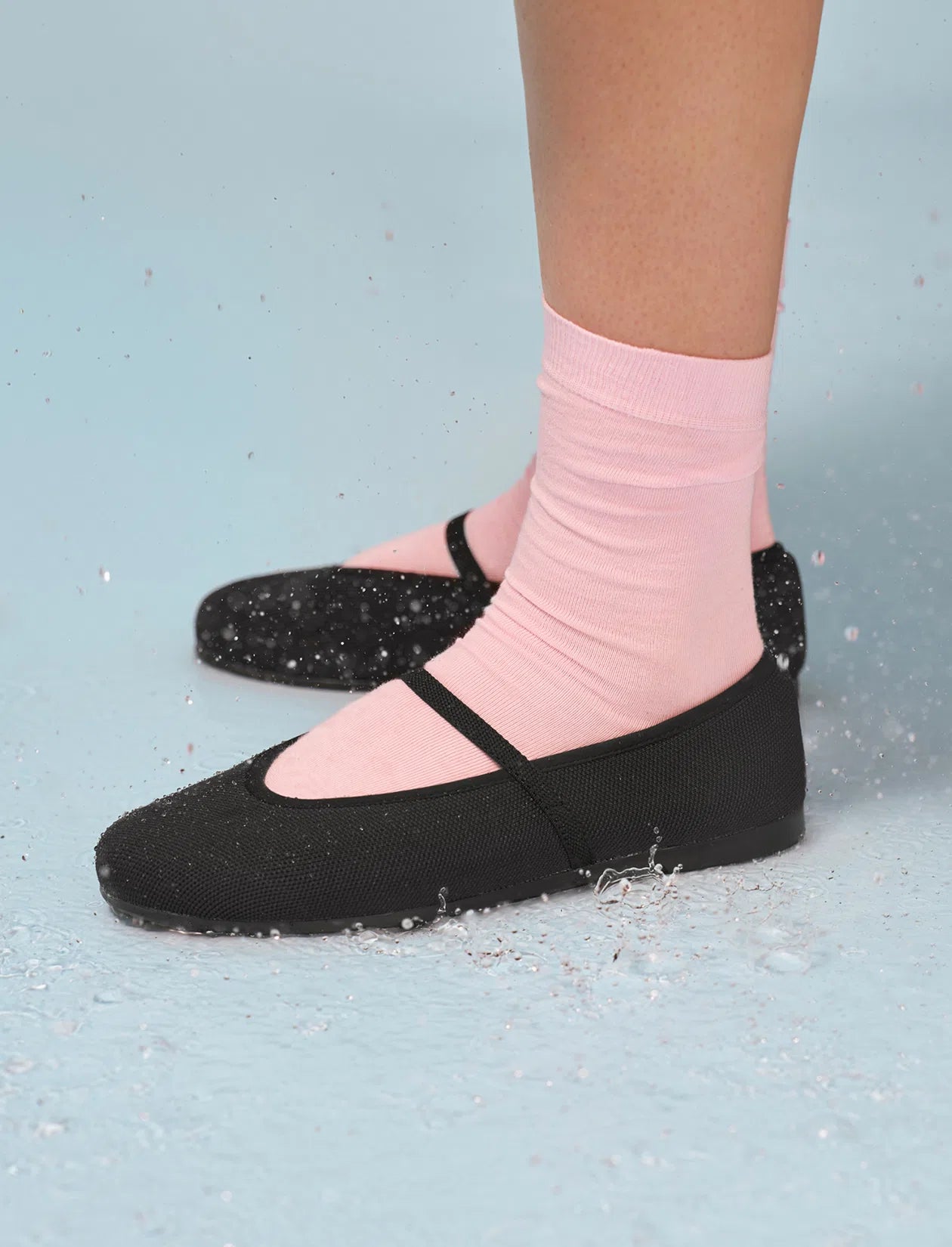 Keeps feet dry
