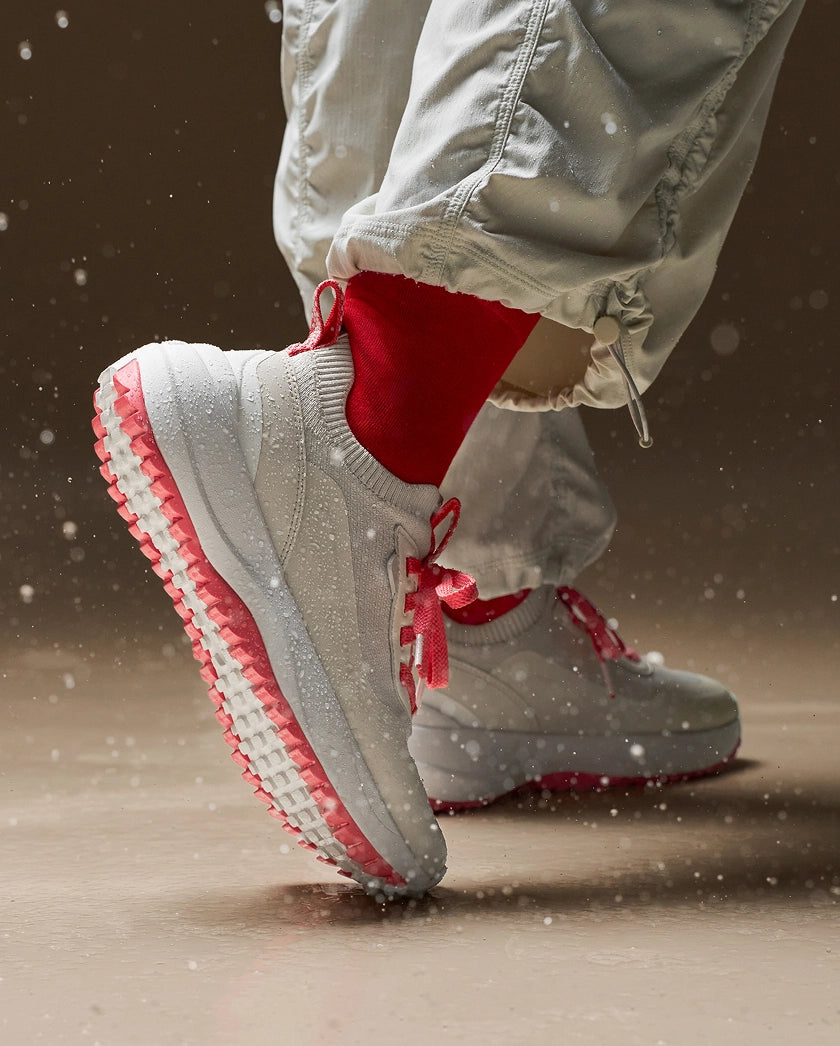 Women's Stormburst Low Top - Shell/Hyperpink