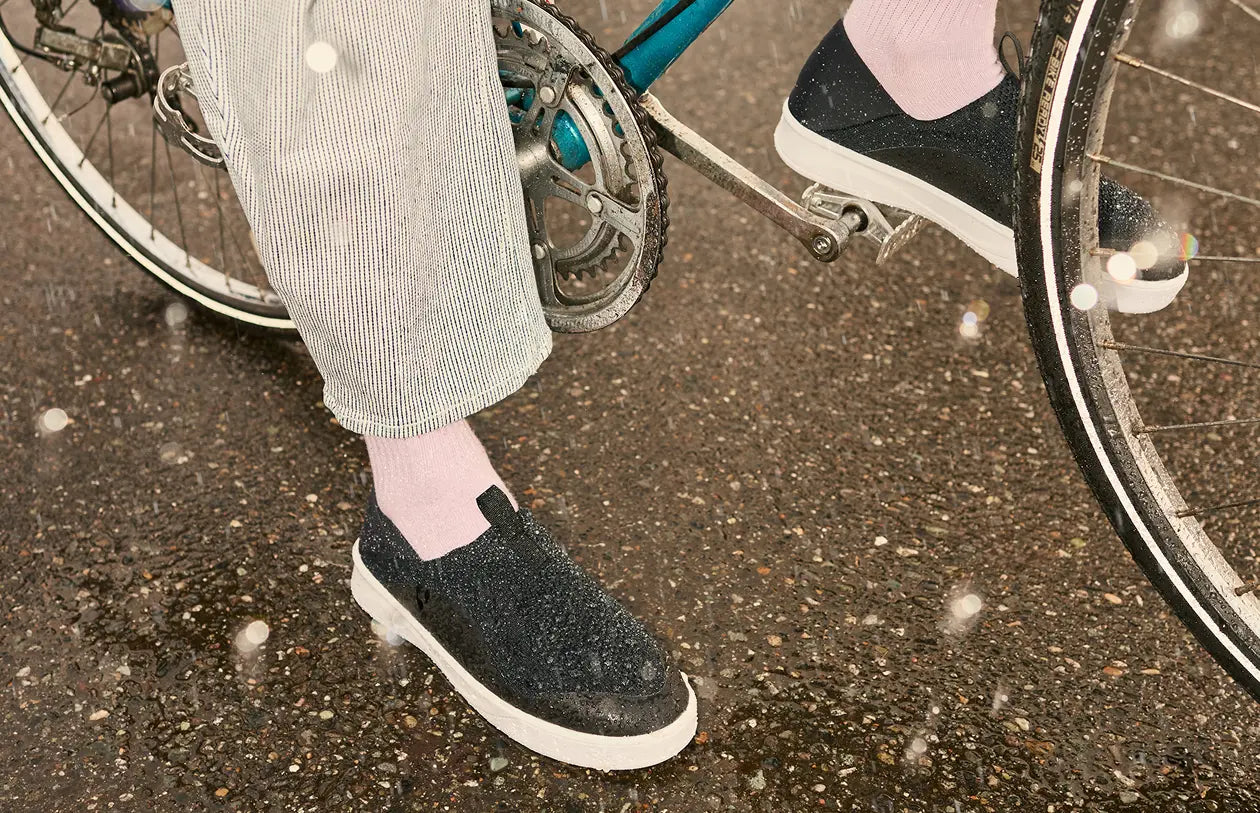 Keeps feet dry