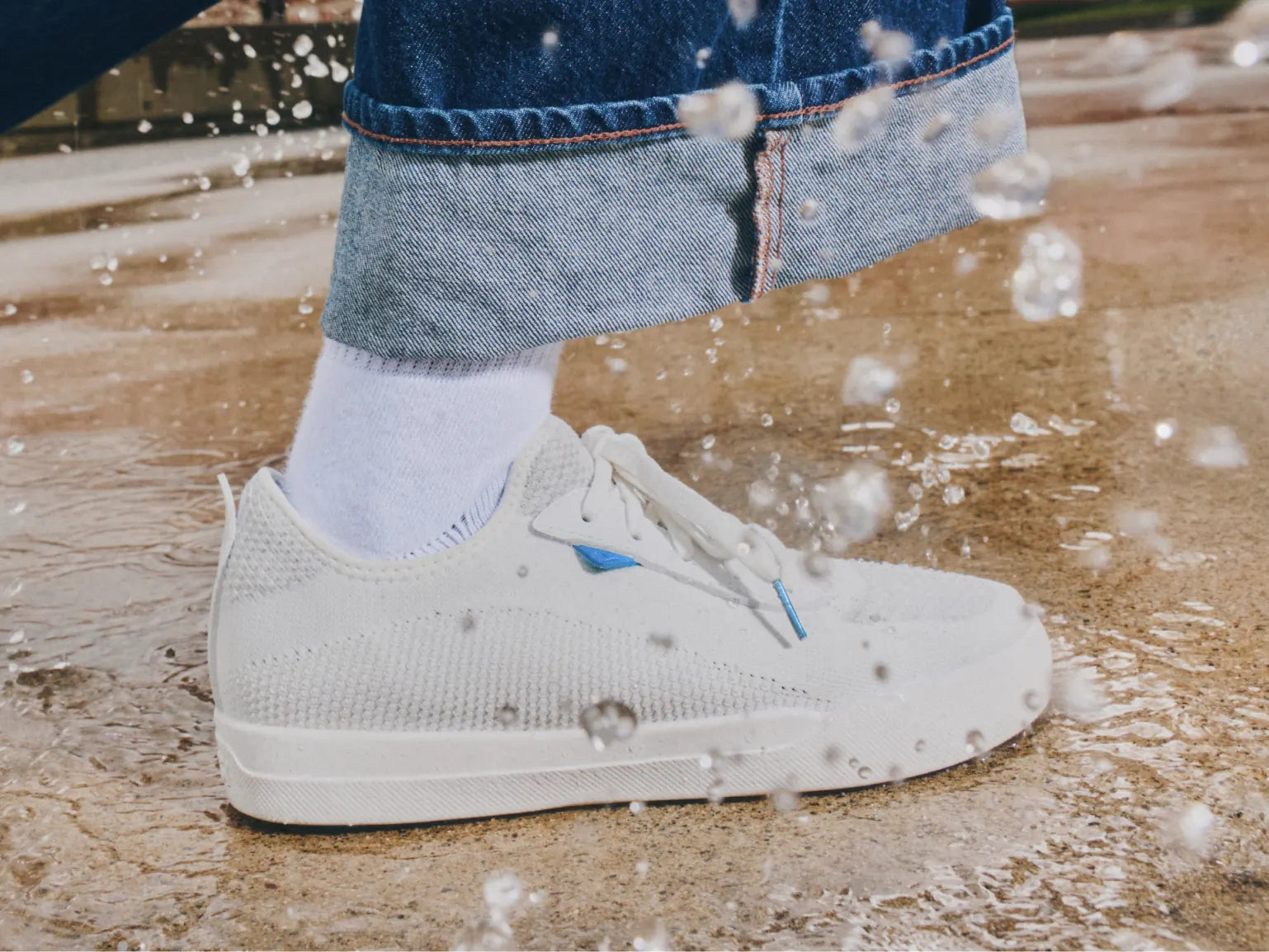 Weekend Classic in Marble White stepping into a puddle